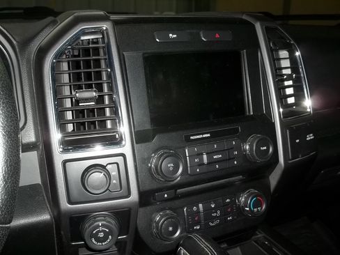 Used 2016 Ford F150 XLT w/ Equipment Group 302A Luxury AWD/4WD image 11
