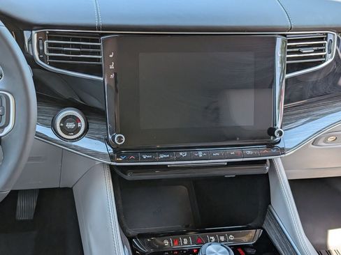Used 2022 Jeep Wagoneer Series III AWD/4WD image 12