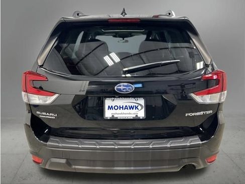 Used 2023 Subaru Forester Premium AWD/4WD image 4