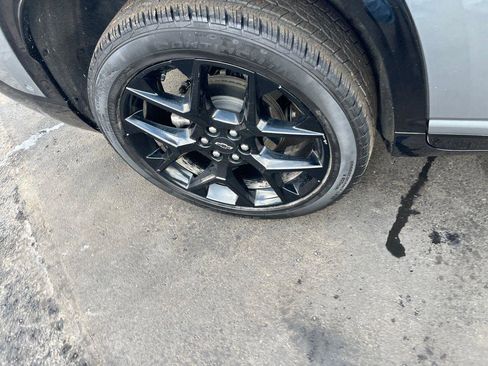 Used 2025 Chevrolet Traverse RS image 35