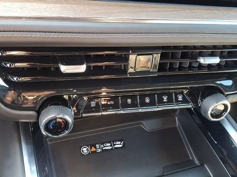 Used 2025 Chevrolet Tahoe High Country AWD/4WD image 18