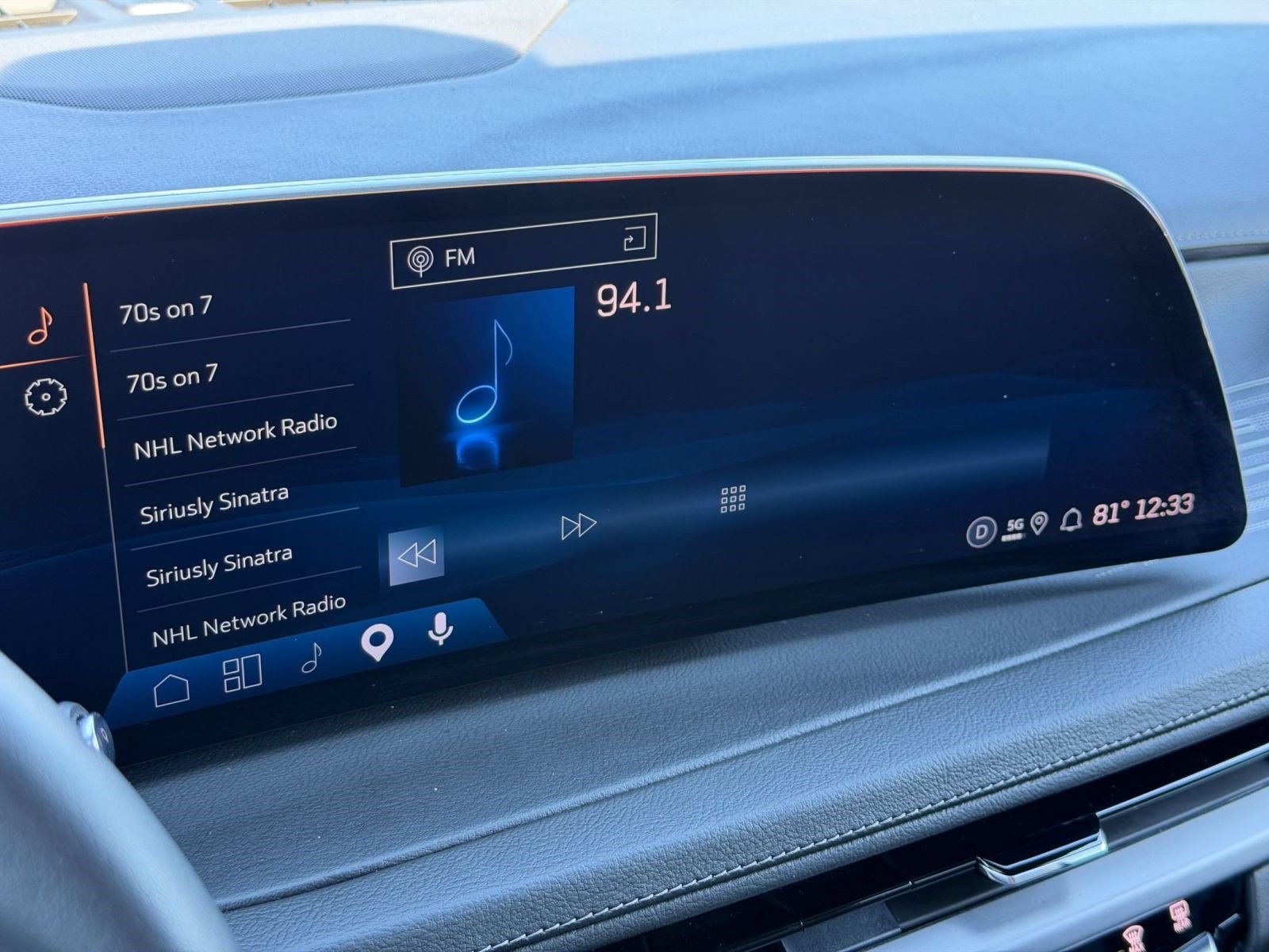 Used 2025 Cadillac XT4 Premium Luxury FWD image 21