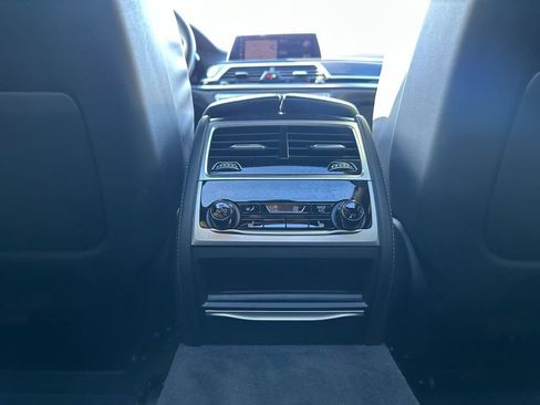 Used 2020 BMW 750i xDrive w/ Executive Package image 27