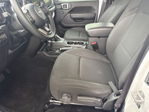 Used 2022 Jeep Gladiator Sport AWD/4WD image 9