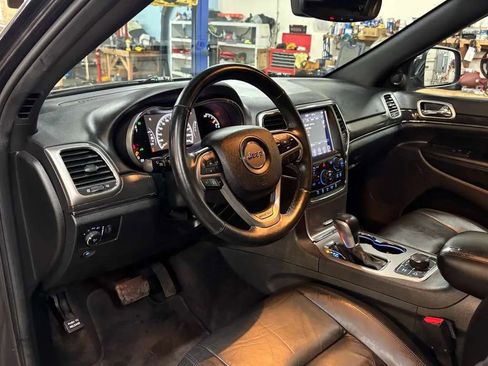 Used 2018 Jeep Grand Cherokee Limited AWD/4WD image 19