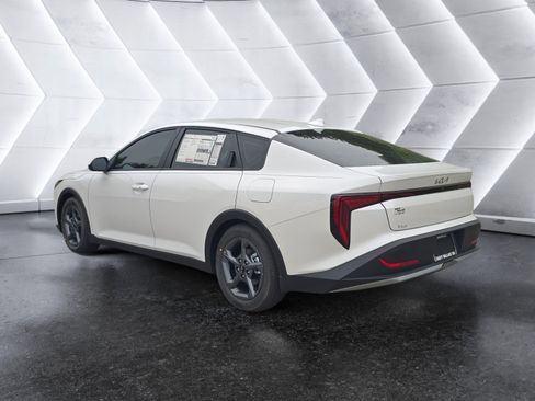 New 2026 Kia K4 FWD image 3