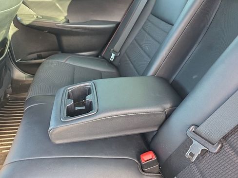 Used 2017 Toyota Camry SE image 17