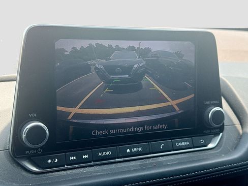 Used 2023 Nissan Rogue SV FWD image 13