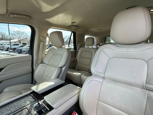 Used 2019 Lincoln Navigator Premiere AWD/4WD image 20