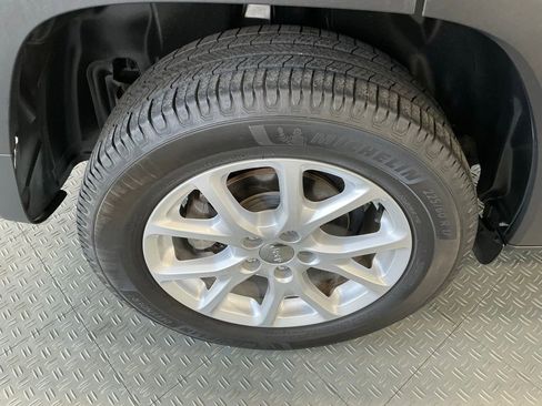 Used 2016 Jeep Cherokee Latitude w/ Comfort/Convenience Group FWD image 55