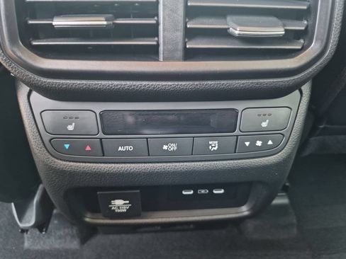 Used 2025 Honda Pilot Elite image 28