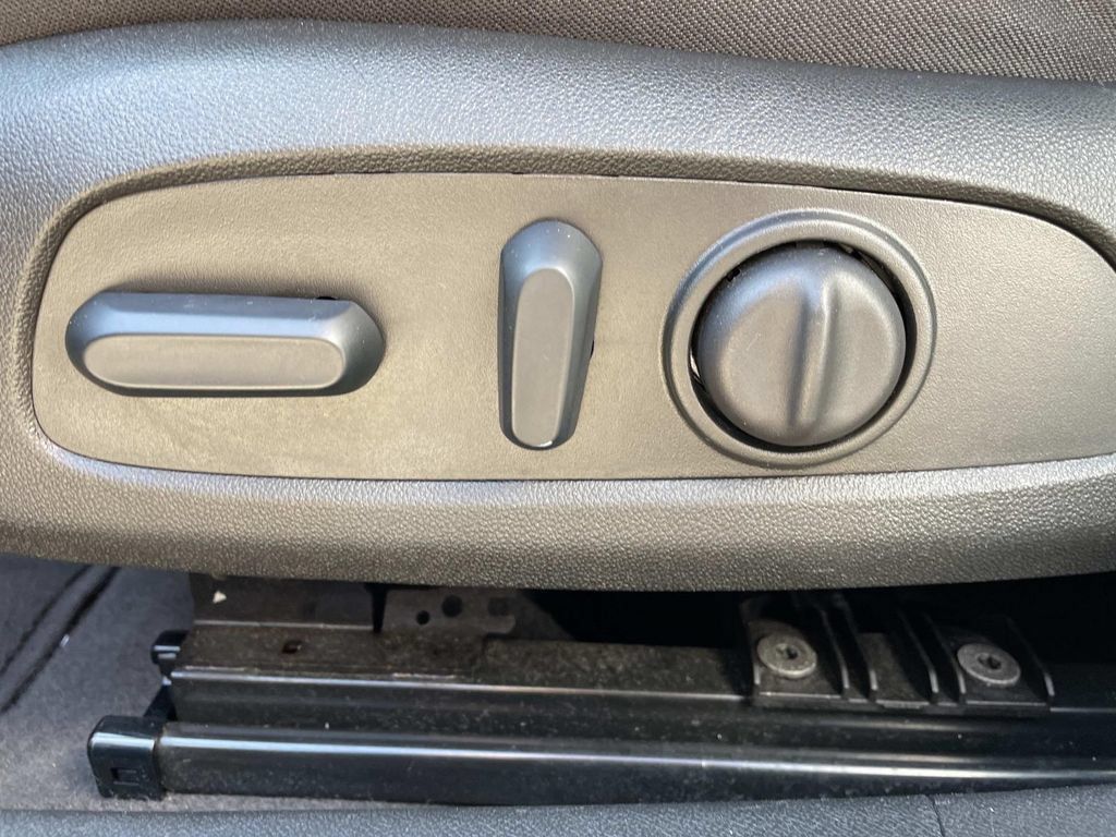 Used 2025 Chevrolet Malibu LT FWD image 18