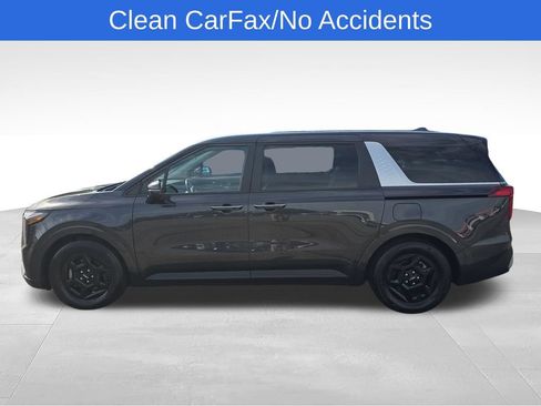 Used 2025 Kia Carnival FWD image 2