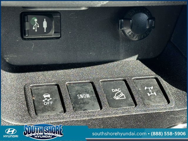 Used 2016 Toyota Highlander XLE AWD/4WD image 34