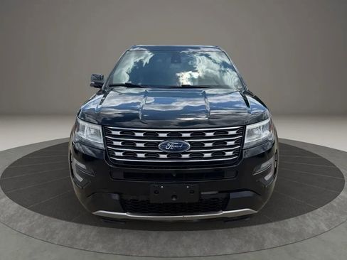 Used 2017 Ford Explorer Limited w/ Equipment Group 301A FWD image 2
