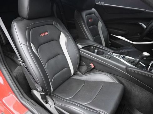 Used 2018 Chevrolet Camaro SS RWD image 17