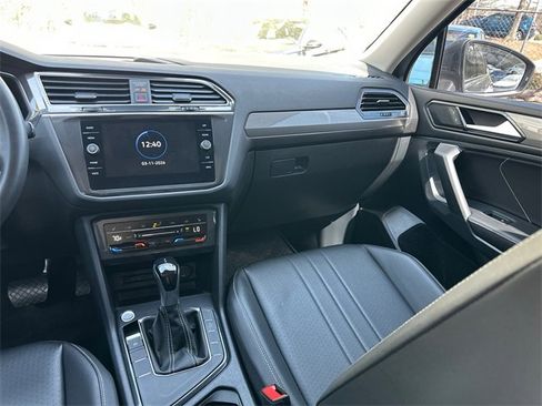 Used 2023 Volkswagen Tiguan SE image 11