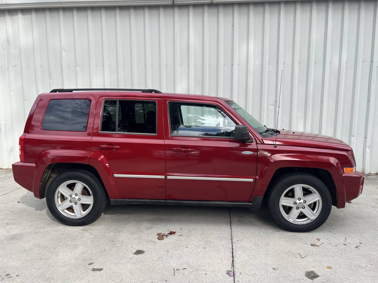 Used 2010 Jeep Patriot Latitude FWD image 2