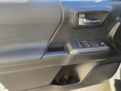 Used 2021 Toyota Tacoma TRD Off-Road w/ Technology Package image 21