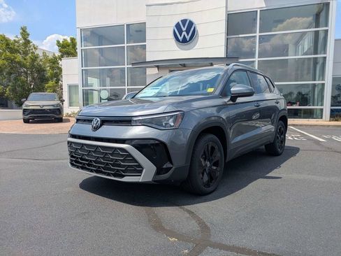 New 2026 Volkswagen Taos SE FWD image 9