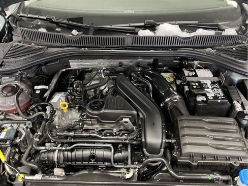 Used 2025 Volkswagen Jetta SE image 11