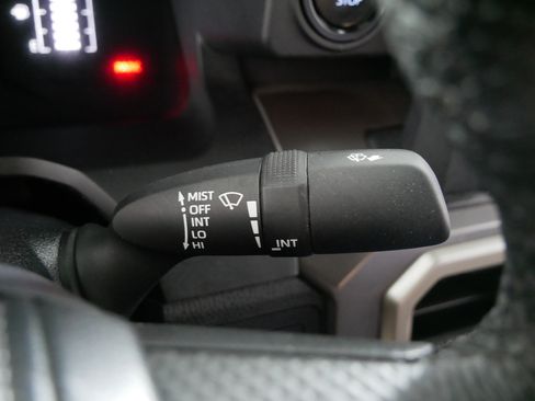 Certified 2024 Toyota Tacoma SR5 AWD/4WD image 31