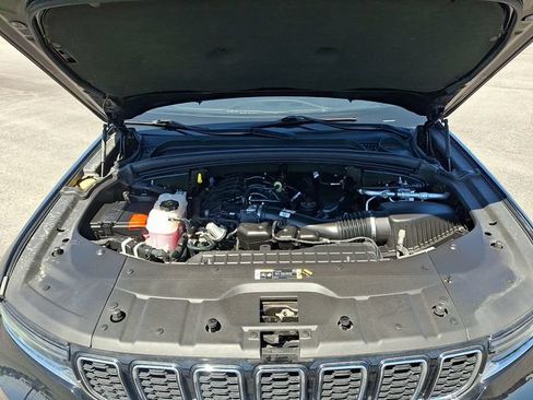Used 2022 Jeep Grand Cherokee L Limited AWD/4WD image 25