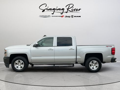 Used 2018 Chevrolet Silverado 1500 LT w/ LT Fleet Convenience Package AWD/4WD image 4