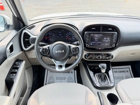 Used 2022 Kia Soul LX w/ Technology Package FWD image 27