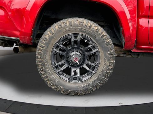 Used 2017 Toyota Tacoma TRD Off-Road AWD/4WD image 35