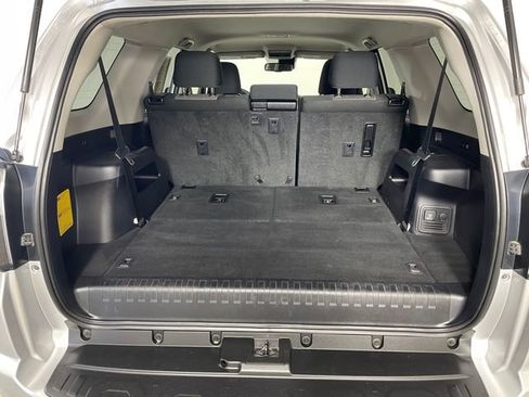 Used 2022 Toyota 4Runner SR5 AWD/4WD image 18