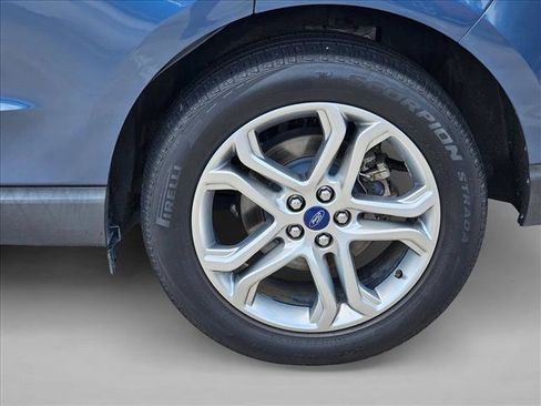 Used 2018 Ford Edge Titanium w/ Equipment Group 301A FWD image 14