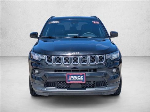 Used 2025 Jeep Compass Latitude w/ Sun & Sound Group AWD/4WD image 2