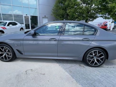 Used 2022 BMW 530e xDrive w/ Premium Package AWD/4WD image 7