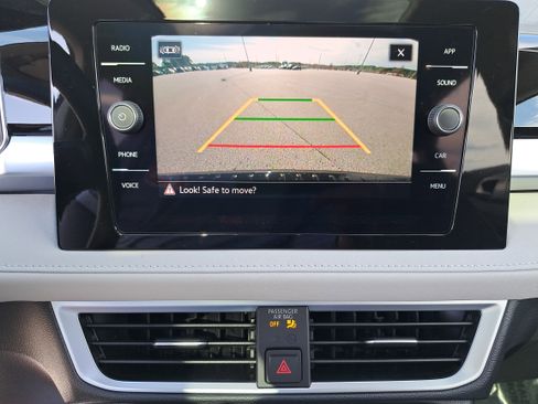 New 2026 Volkswagen Taos SE image 22