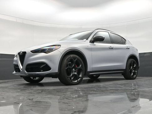 Used 2024 Alfa Romeo Stelvio Ti w/ Performance Driving Package AWD/4WD image 20