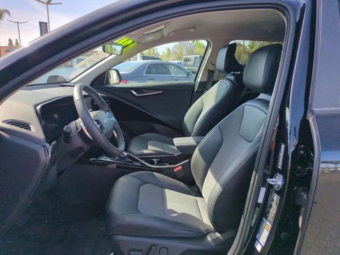 Certified 2024 Kia Niro Wind FWD image 15