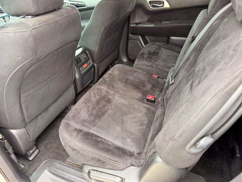 Used 2014 Nissan Pathfinder S image 22