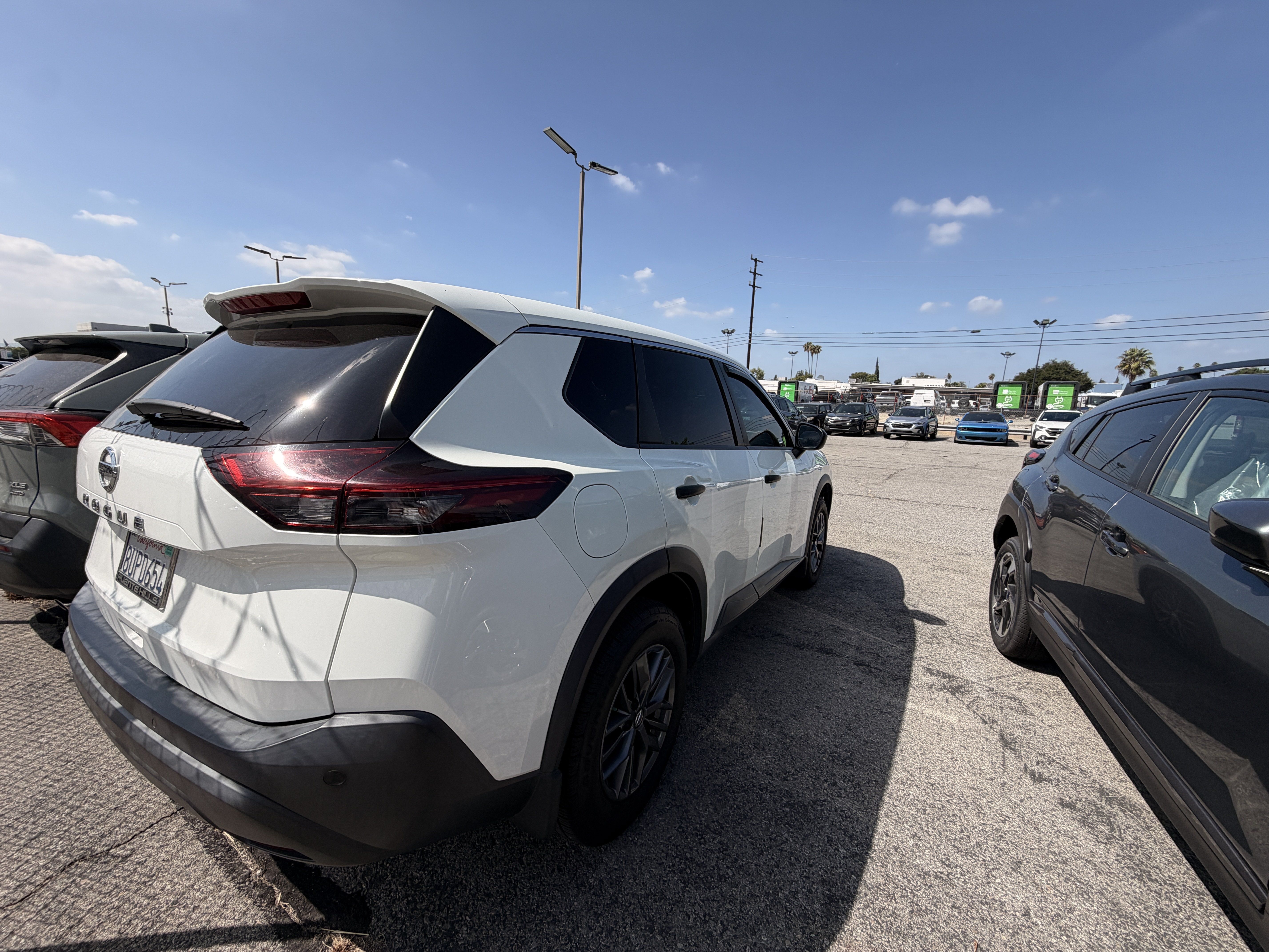 Used 2021 Nissan Rogue S FWD image 2