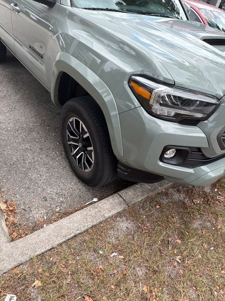 Used 2022 Toyota Tacoma TRD Sport AWD/4WD image 6