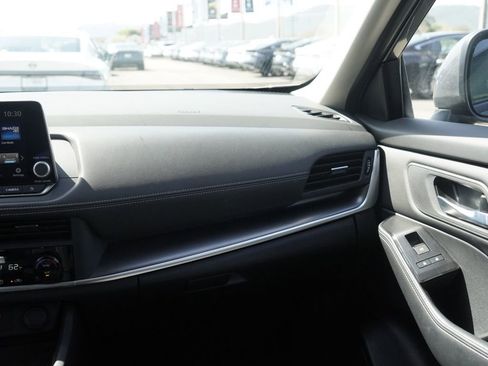 Used 2025 Nissan Rogue SV FWD image 21