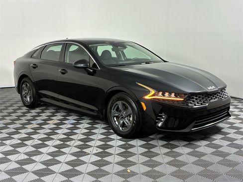 Used 2022 Kia K5 LX image 9