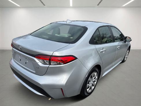 Used 2022 Toyota Corolla LE image 6