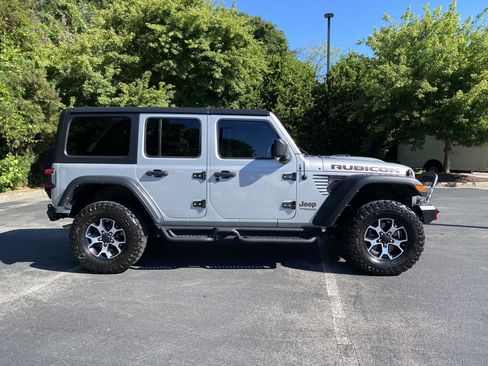 Used 2023 Jeep Wrangler Unlimited Rubicon w/ LED Lighting Group AWD/4WD image 10
