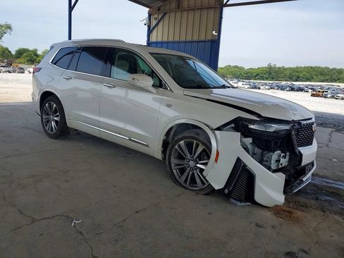 Used 2020 Cadillac XT6 Premium Luxury FWD image 2