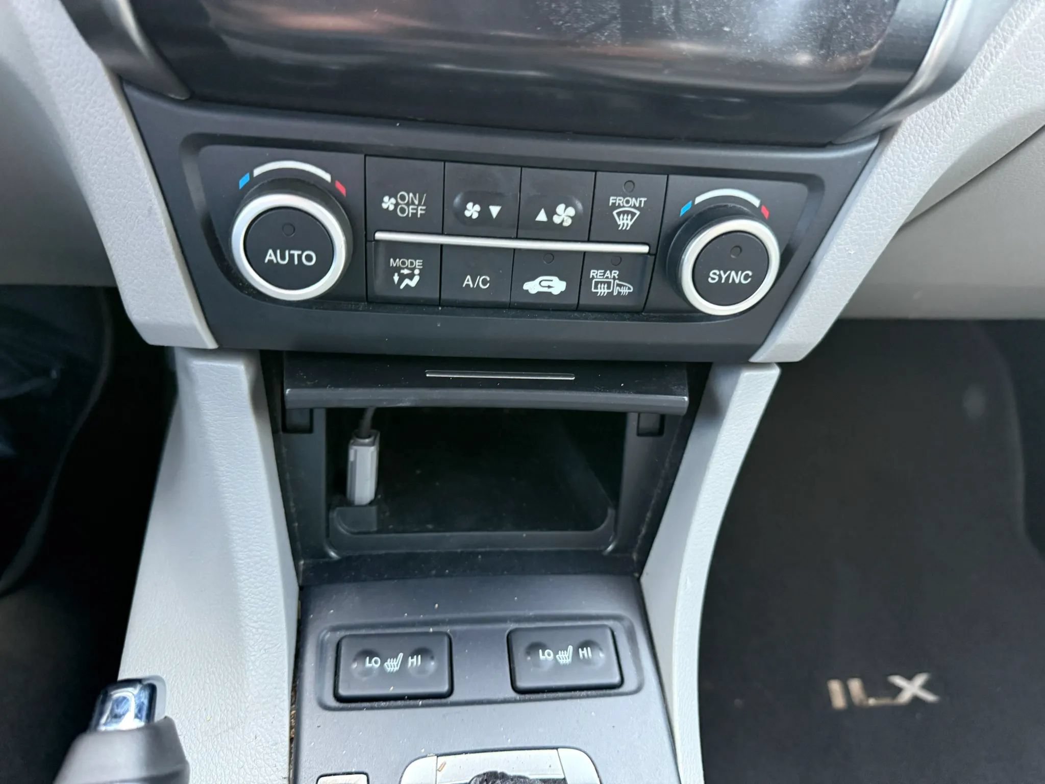 Used 2018 Acura ILX FWD image 7