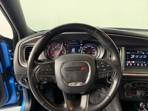 Used 2019 Dodge Charger SXT RWD image 12