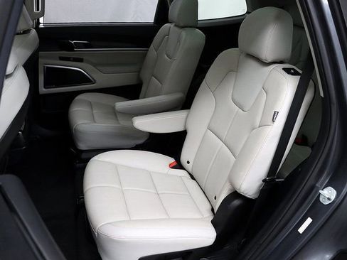 Used 2024 Kia Telluride SX image 11