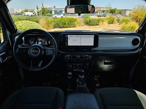 Used 2024 Jeep Wrangler Unlimited AWD/4WD image 20