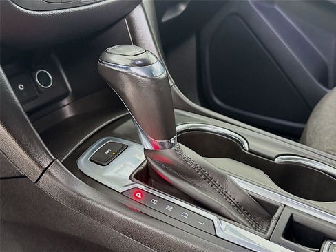 Used 2019 Chevrolet Equinox LT image 17